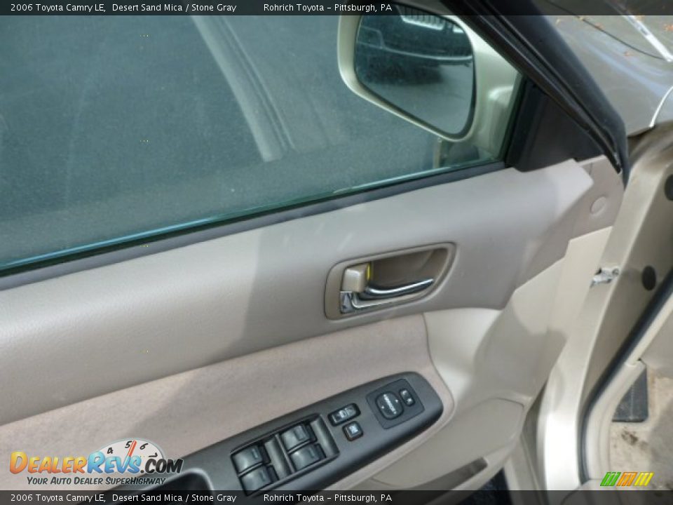 2006 Toyota Camry LE Desert Sand Mica / Stone Gray Photo #16