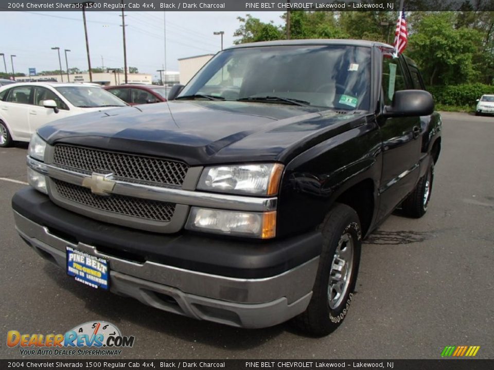 2004 Chevrolet Silverado 1500 Regular Cab 4x4 Black / Dark Charcoal Photo #1