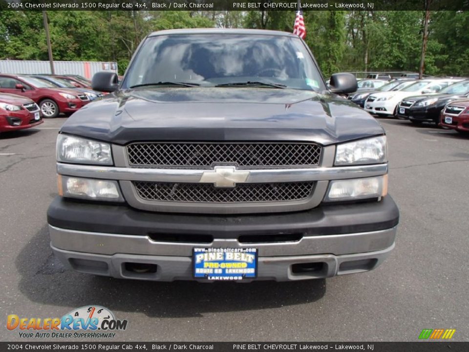 2004 Chevrolet Silverado 1500 Regular Cab 4x4 Black / Dark Charcoal Photo #2