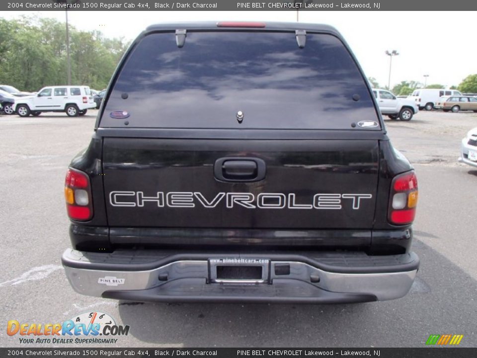 2004 Chevrolet Silverado 1500 Regular Cab 4x4 Black / Dark Charcoal Photo #5