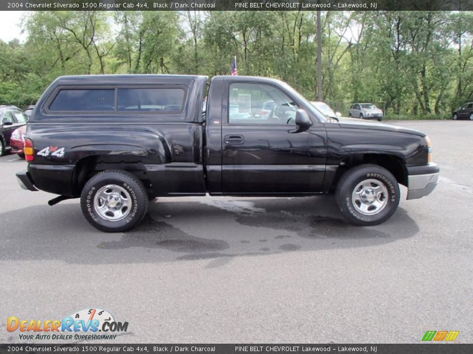 2004 Chevrolet Silverado 1500 Regular Cab 4x4 Black / Dark Charcoal Photo #7