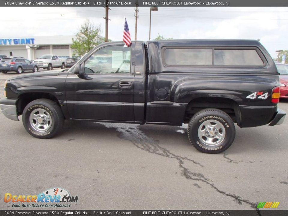 2004 Chevrolet Silverado 1500 Regular Cab 4x4 Black / Dark Charcoal Photo #9