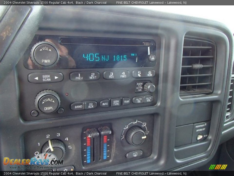 2004 Chevrolet Silverado 1500 Regular Cab 4x4 Black / Dark Charcoal Photo #13