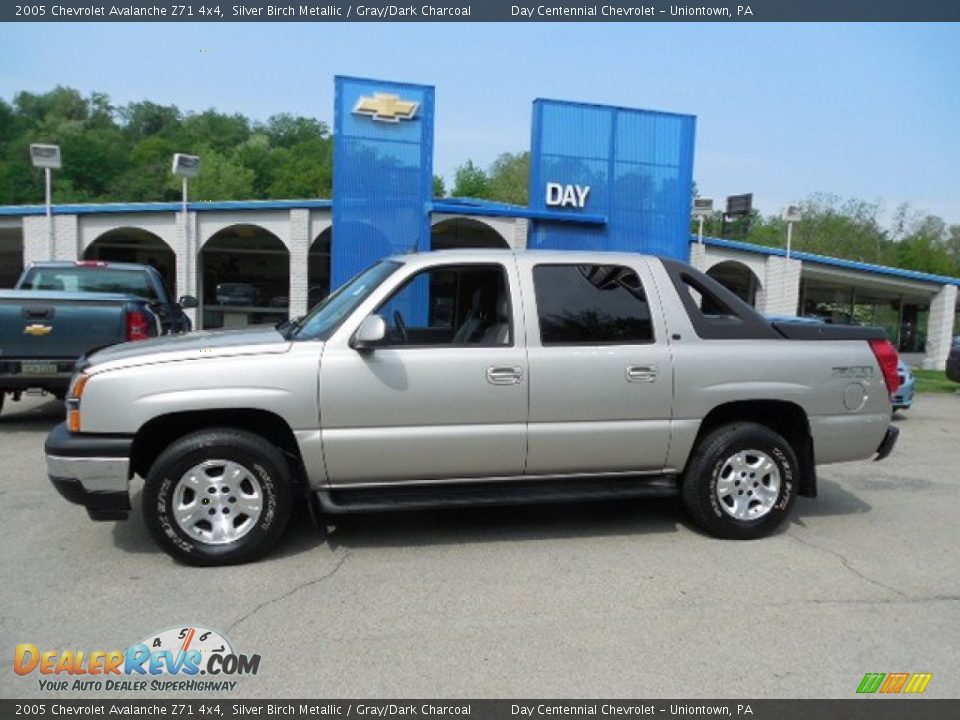 2005 Chevrolet Avalanche Z71 4x4 Silver Birch Metallic / Gray/Dark Charcoal Photo #2