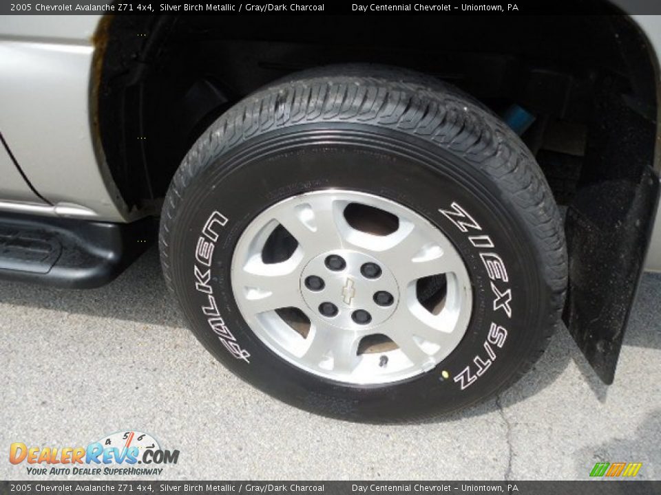 2005 Chevrolet Avalanche Z71 4x4 Silver Birch Metallic / Gray/Dark Charcoal Photo #3