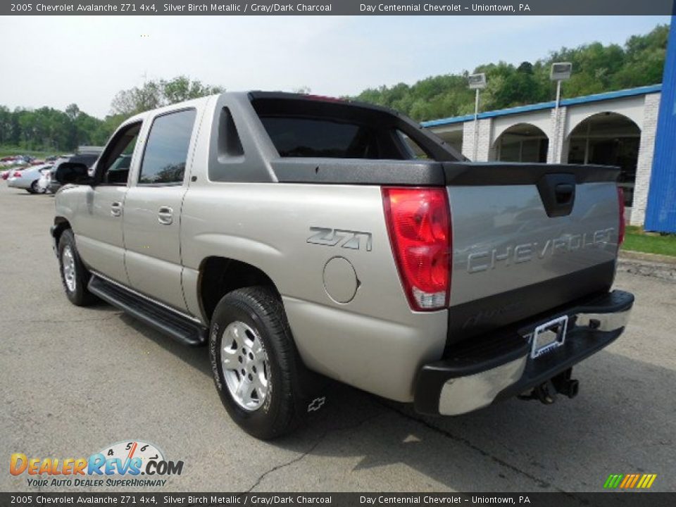 2005 Chevrolet Avalanche Z71 4x4 Silver Birch Metallic / Gray/Dark Charcoal Photo #4