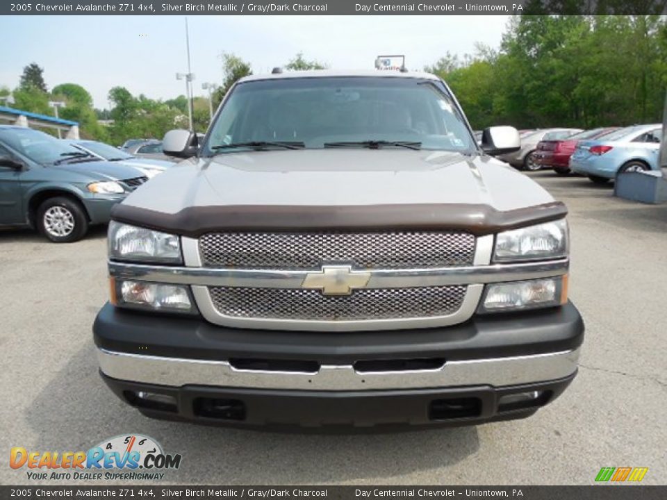 2005 Chevrolet Avalanche Z71 4x4 Silver Birch Metallic / Gray/Dark Charcoal Photo #10