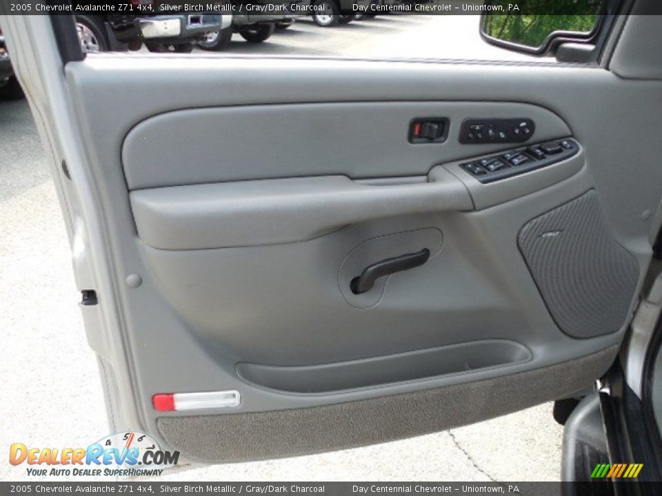 2005 Chevrolet Avalanche Z71 4x4 Silver Birch Metallic / Gray/Dark Charcoal Photo #11