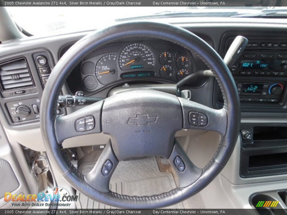 2005 Chevrolet Avalanche Z71 4x4 Silver Birch Metallic / Gray/Dark Charcoal Photo #15
