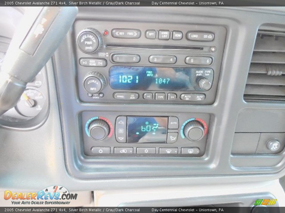 2005 Chevrolet Avalanche Z71 4x4 Silver Birch Metallic / Gray/Dark Charcoal Photo #16