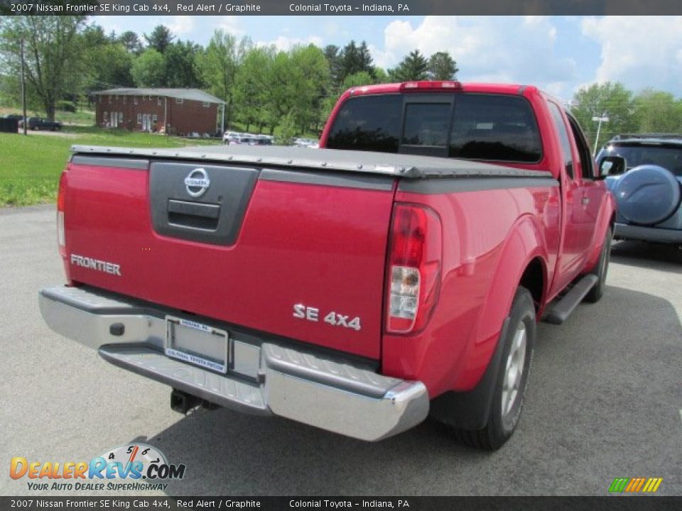 2007 Nissan Frontier SE King Cab 4x4 Red Alert / Graphite Photo #4