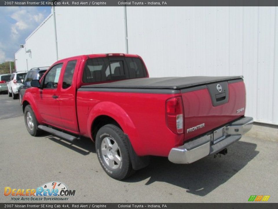 2007 Nissan Frontier SE King Cab 4x4 Red Alert / Graphite Photo #7