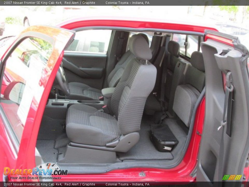 Graphite Interior - 2007 Nissan Frontier SE King Cab 4x4 Photo #10
