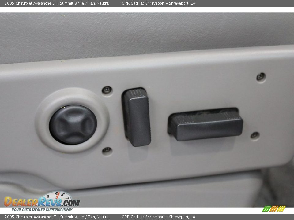 2005 Chevrolet Avalanche LT Summit White / Tan/Neutral Photo #27