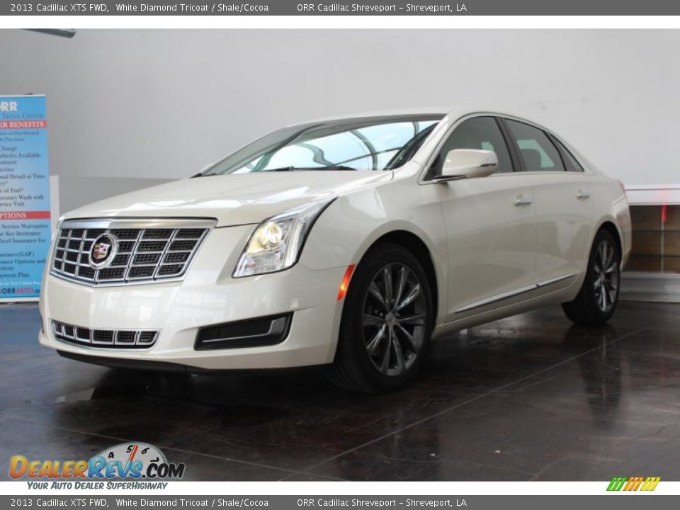 2013 Cadillac XTS FWD White Diamond Tricoat / Shale/Cocoa Photo #2