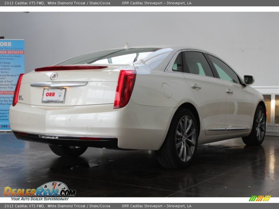2013 Cadillac XTS FWD White Diamond Tricoat / Shale/Cocoa Photo #4