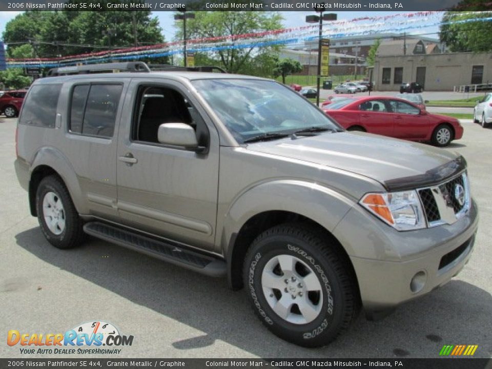 Front 3/4 View of 2006 Nissan Pathfinder SE 4x4 Photo #5