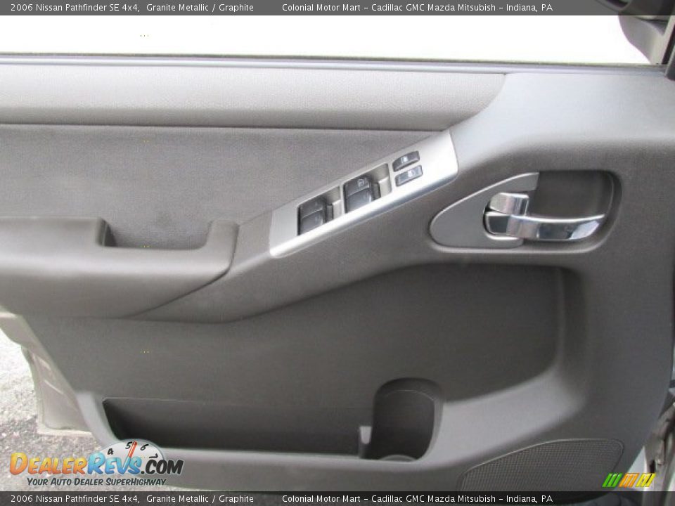2006 Nissan Pathfinder SE 4x4 Granite Metallic / Graphite Photo #10
