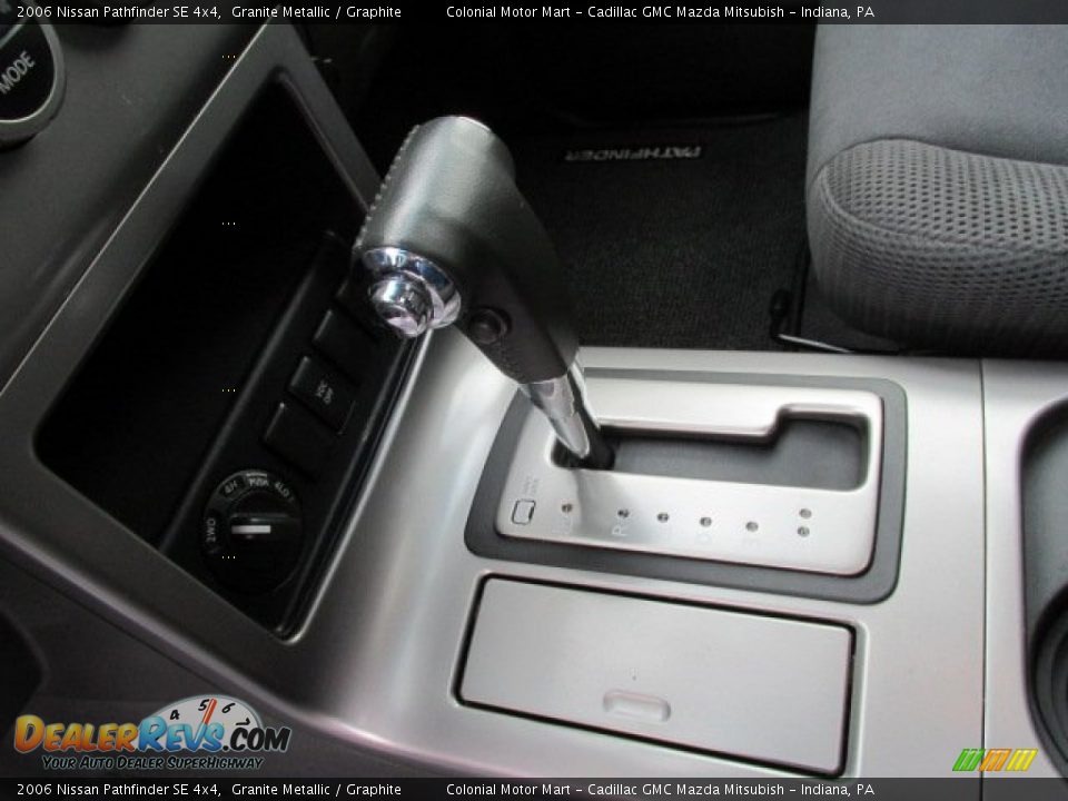 2006 Nissan Pathfinder SE 4x4 Granite Metallic / Graphite Photo #13