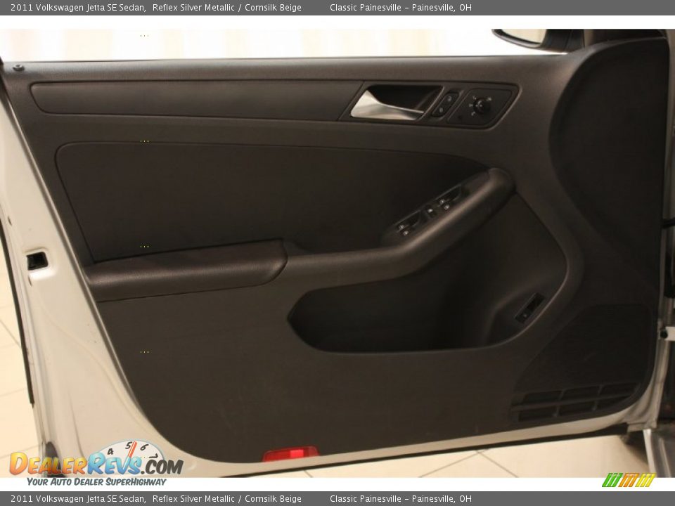 2011 Volkswagen Jetta SE Sedan Reflex Silver Metallic / Cornsilk Beige Photo #4