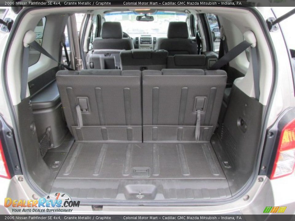 2006 Nissan Pathfinder SE 4x4 Granite Metallic / Graphite Photo #17