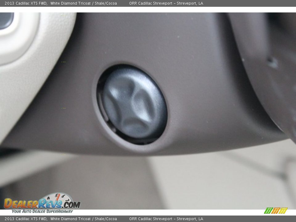 2013 Cadillac XTS FWD White Diamond Tricoat / Shale/Cocoa Photo #29