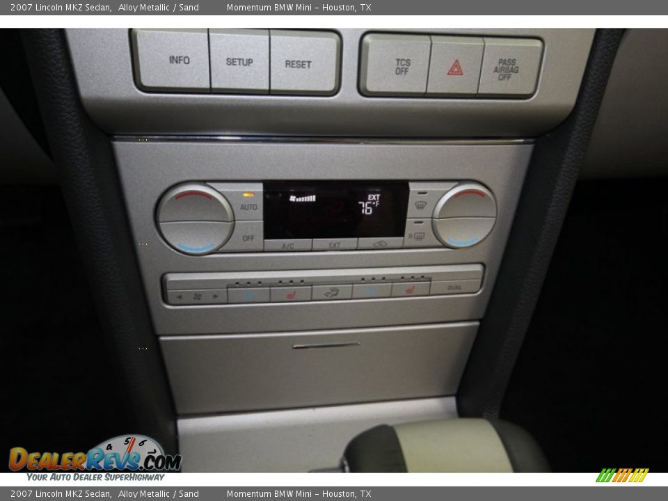 Controls of 2007 Lincoln MKZ Sedan Photo #21