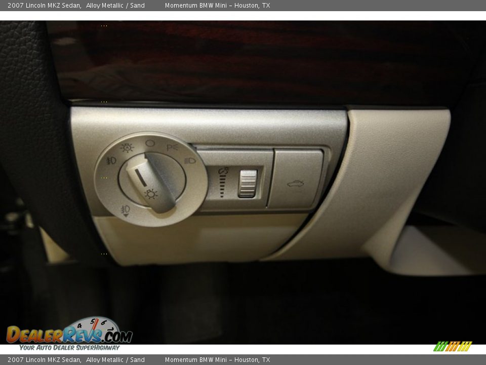 Controls of 2007 Lincoln MKZ Sedan Photo #27