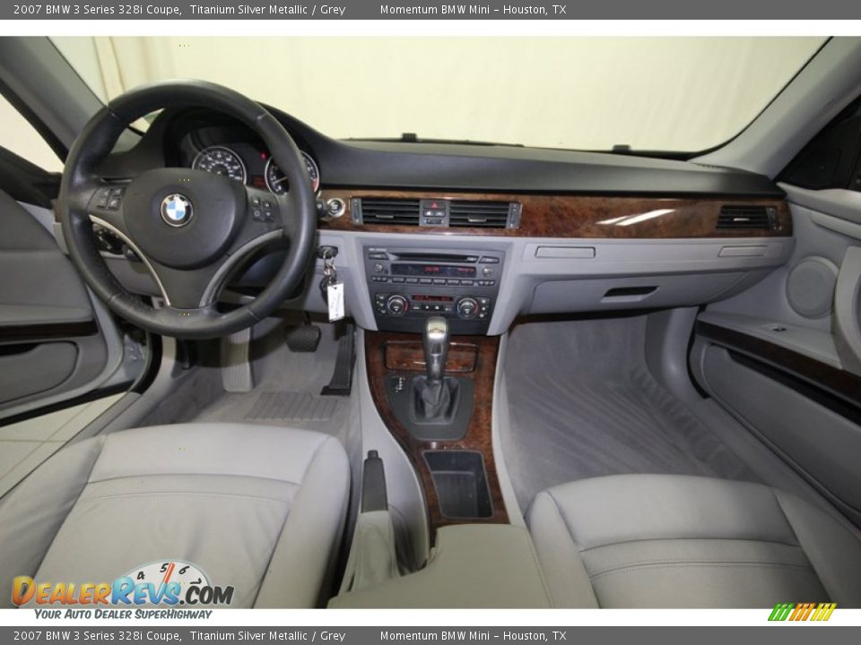 Dashboard of 2007 BMW 3 Series 328i Coupe Photo #4