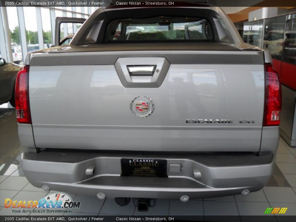 2005 Cadillac Escalade EXT AWD Quicksilver / Pewter Photo #4