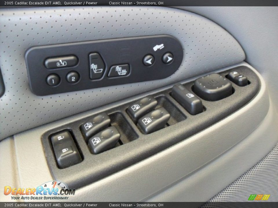 2005 Cadillac Escalade EXT AWD Quicksilver / Pewter Photo #10