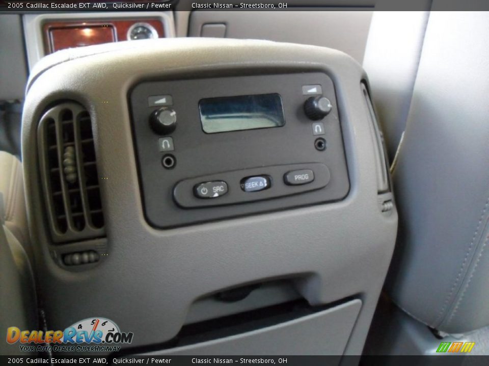 2005 Cadillac Escalade EXT AWD Quicksilver / Pewter Photo #17
