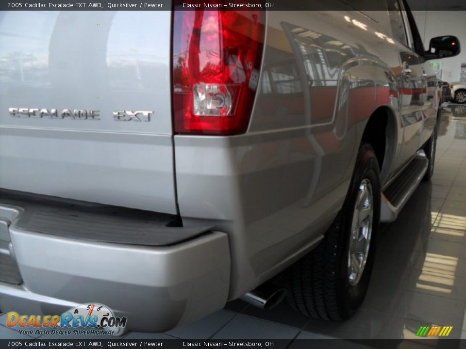 2005 Cadillac Escalade EXT AWD Quicksilver / Pewter Photo #27