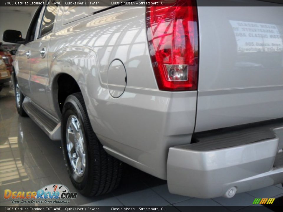 2005 Cadillac Escalade EXT AWD Quicksilver / Pewter Photo #28