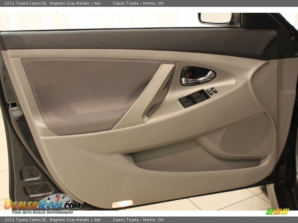 2011 Toyota Camry SE Magnetic Gray Metallic / Ash Photo #4