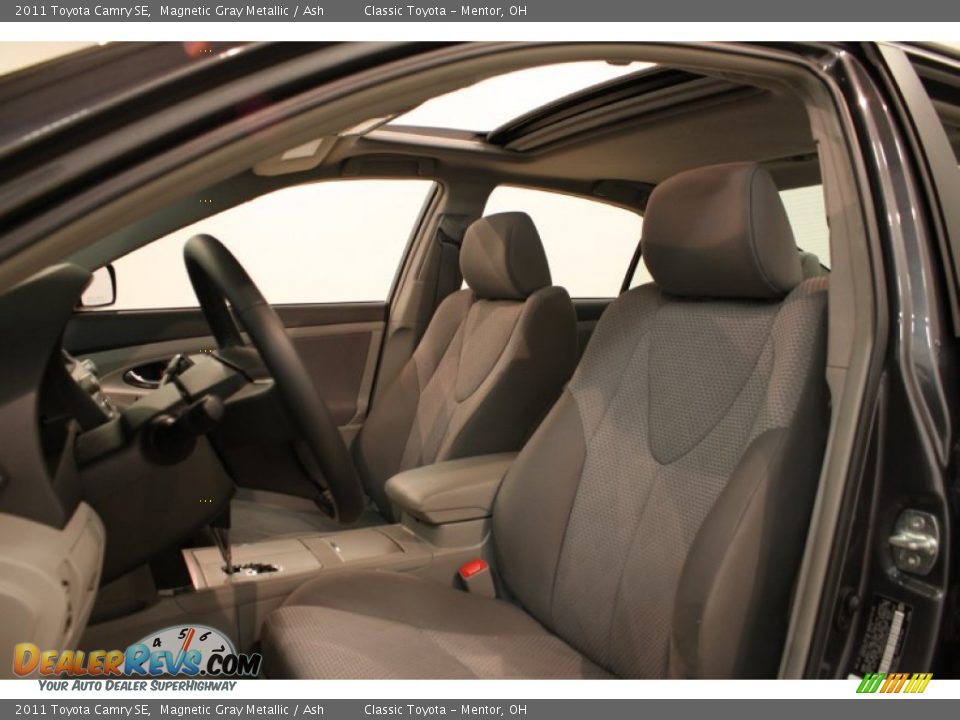 2011 Toyota Camry SE Magnetic Gray Metallic / Ash Photo #5