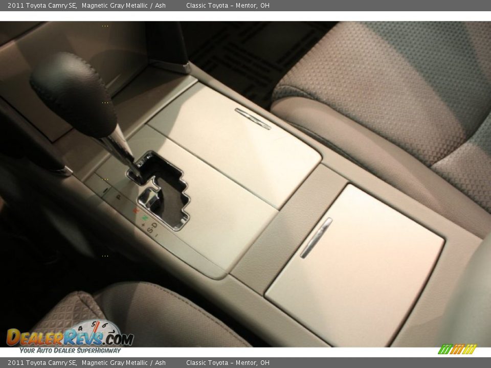 2011 Toyota Camry SE Magnetic Gray Metallic / Ash Photo #8