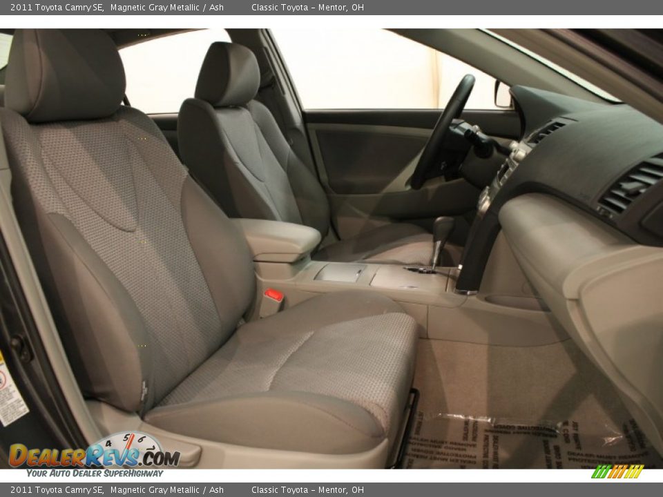 2011 Toyota Camry SE Magnetic Gray Metallic / Ash Photo #10