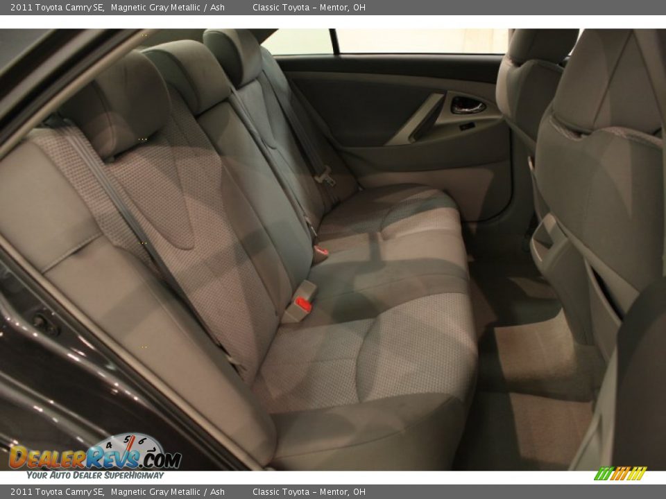 2011 Toyota Camry SE Magnetic Gray Metallic / Ash Photo #11