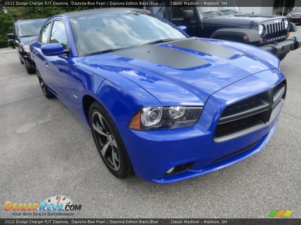 Front 3/4 View of 2013 Dodge Charger R/T Daytona Photo #2