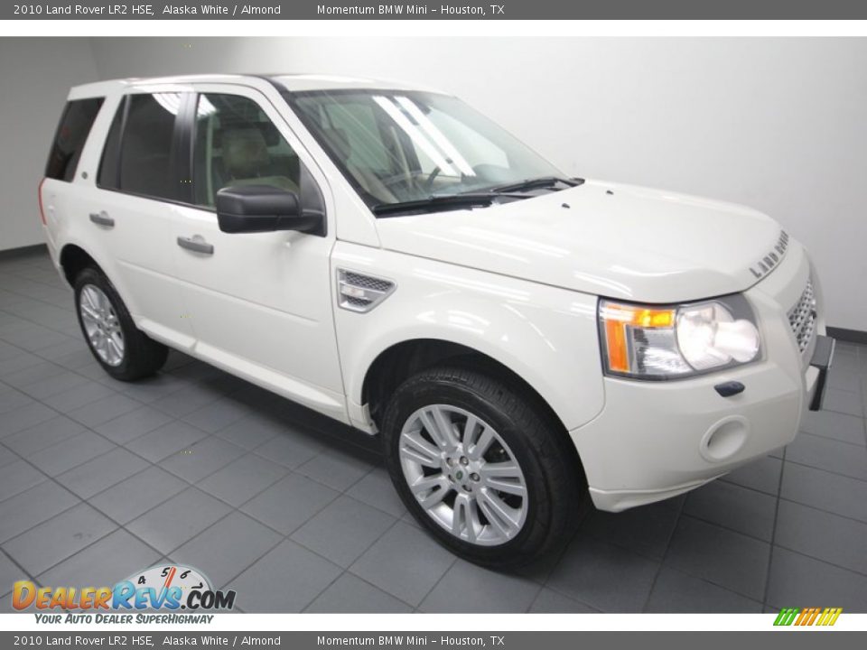 Front 3/4 View of 2010 Land Rover LR2 HSE Photo #10