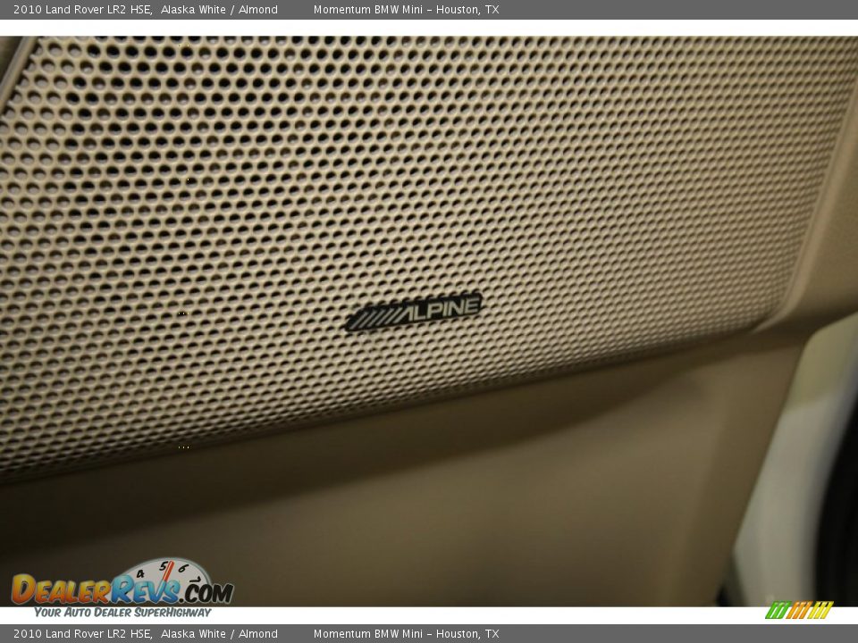 Audio System of 2010 Land Rover LR2 HSE Photo #18