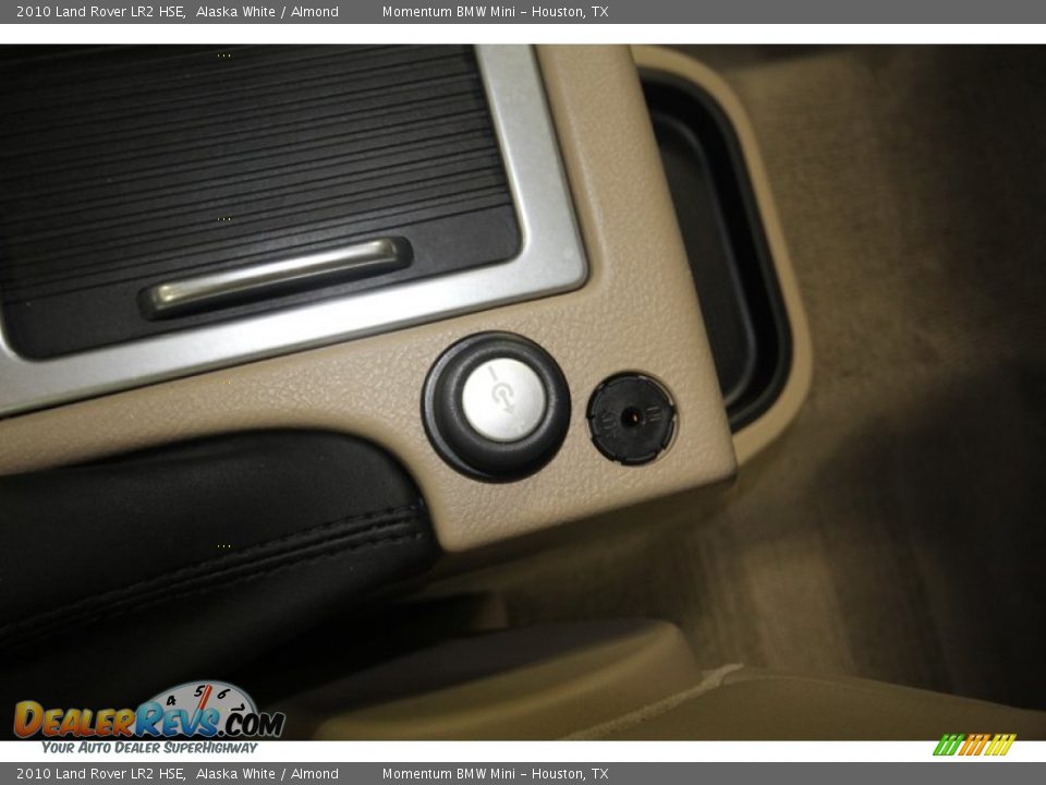 2010 Land Rover LR2 HSE Alaska White / Almond Photo #26