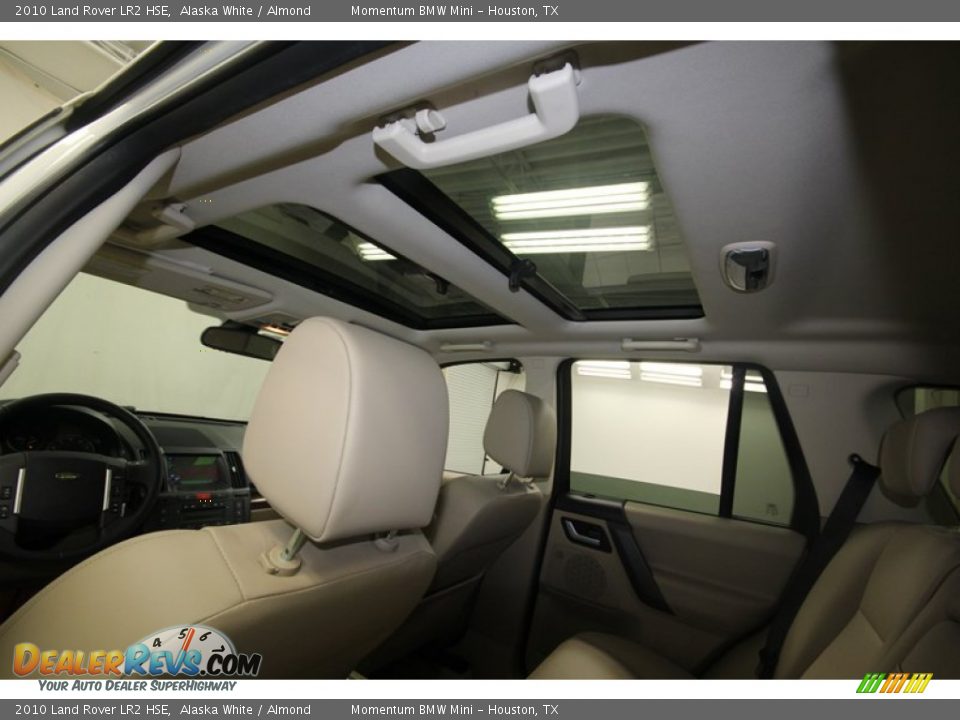 2010 Land Rover LR2 HSE Alaska White / Almond Photo #32