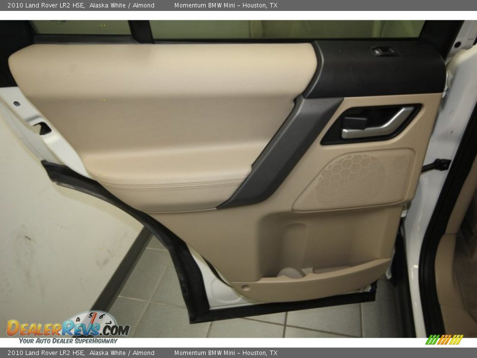 2010 Land Rover LR2 HSE Alaska White / Almond Photo #33