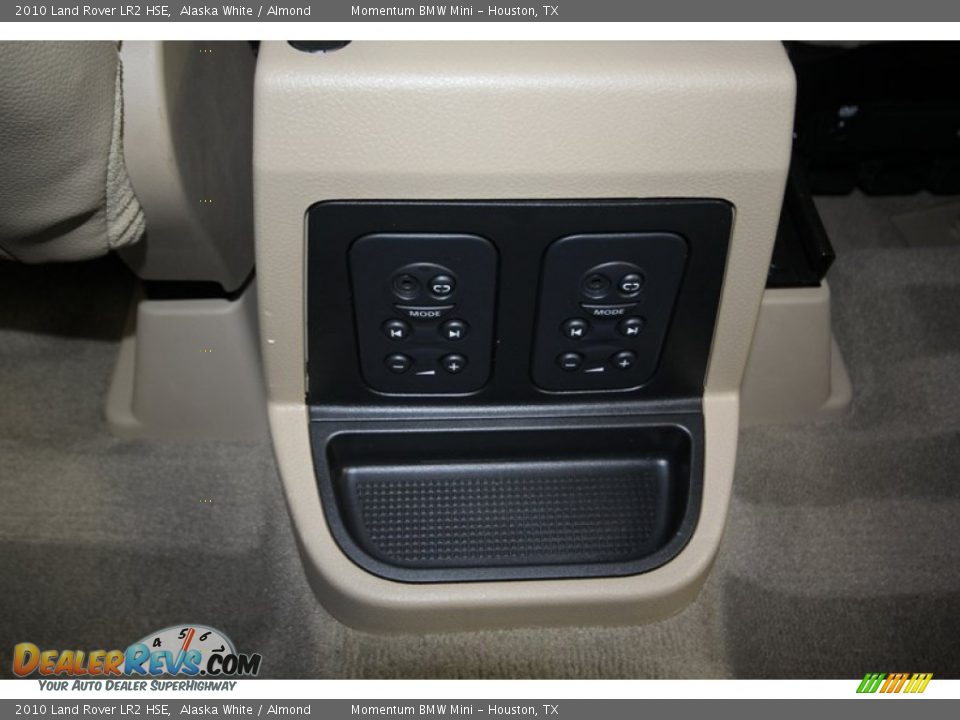 Controls of 2010 Land Rover LR2 HSE Photo #35