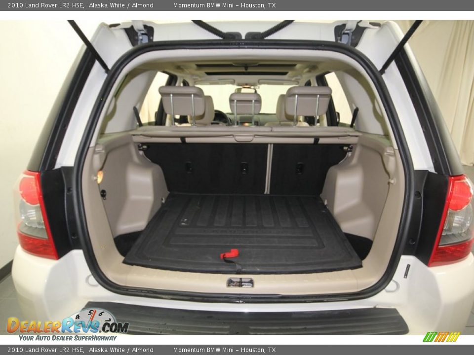 2010 Land Rover LR2 HSE Trunk Photo #36