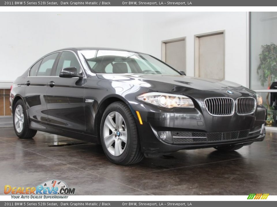 Front 3/4 View of 2011 BMW 5 Series 528i Sedan Photo #3