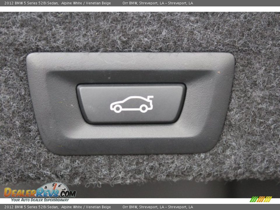 2012 BMW 5 Series 528i Sedan Alpine White / Venetian Beige Photo #32
