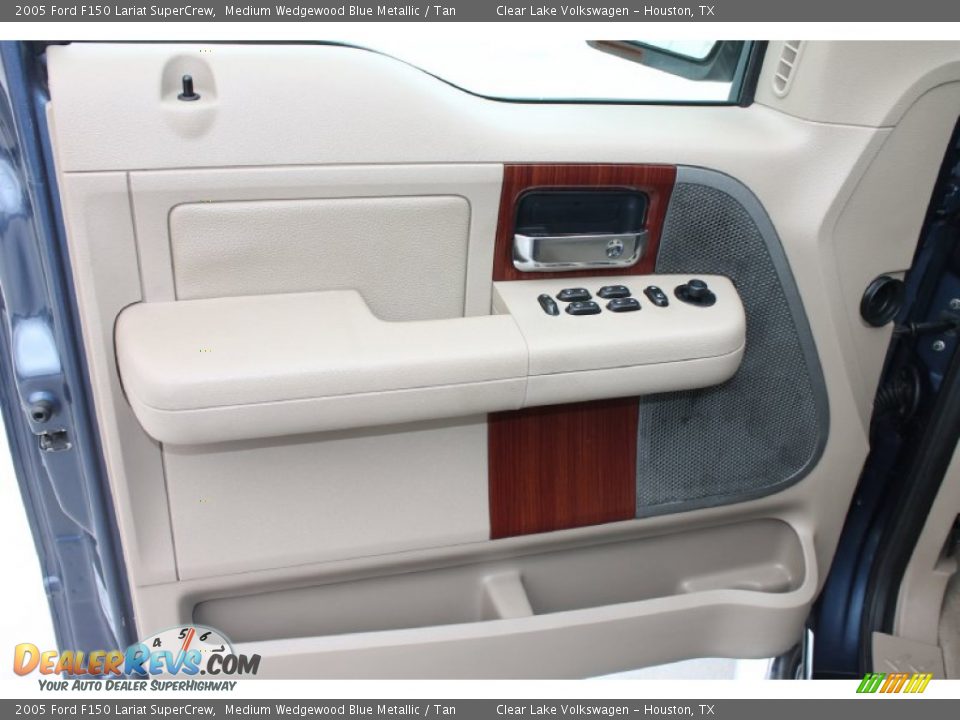 Door Panel of 2005 Ford F150 Lariat SuperCrew Photo #13